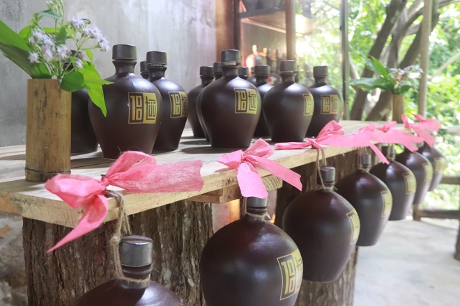 100 loại rượu đặc sắc của các vùng miền trong cả nước được Công ty Bách Việt sưu tập, trưng bày tại Bảo tàng Đồng Đình.