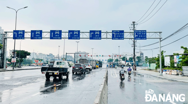 The freshly-upgraded intersection of Ngu Hanh Son, Ho Xuan Huong and Le Van Hien streets was open to traffic in early December, 2021 