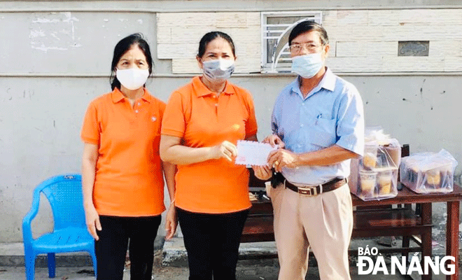 Nguồn quỹ từ hoạt động thu gom rác được Chi hội Phụ nữ Thanh Tân 1 sử dụng hỗ trợ công tác chống dịch tại địa phương. Ảnh: H.L