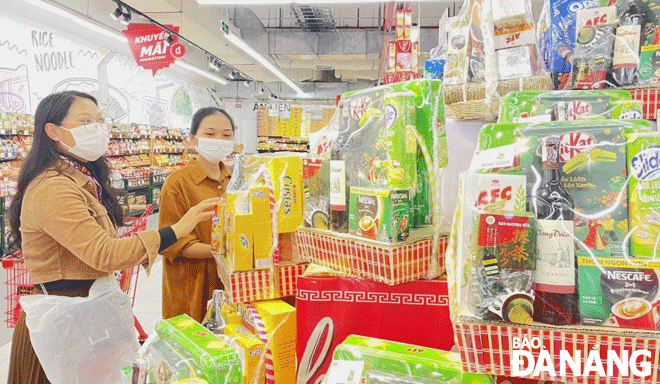 Shoppers are seen at the Lotte Mart. Photo: QUYNH TRANG 