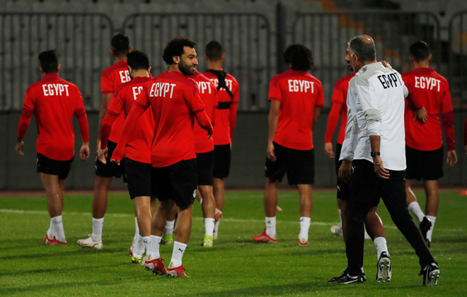  Mohamed Salah (người quay đầu lại) mang đậm phong cách chơi bóng của châu Âu.  Ảnh: Reuters