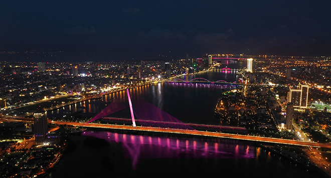 The panoramic view of Da Nang at night under the ‘River of Light’ project.