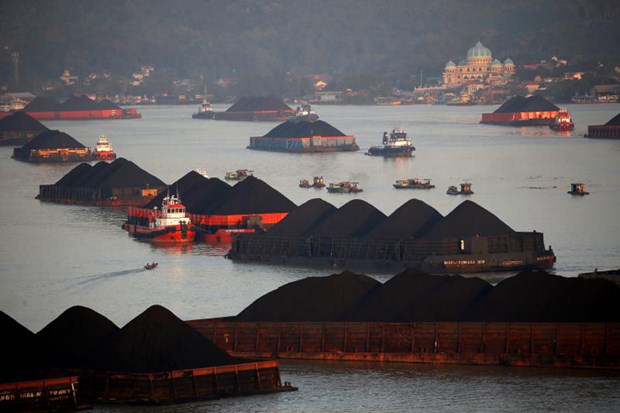 Coal barges are pictured as they queue to be pull along the Mahakam River in Samarinda, East Kalimantan province, Indonesia, on Aug 31, 2019. (Photo: REUTERS)