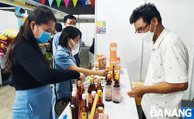 Here is a booth of displaying Nam O fish sauce for sale at the Vietnamese Goods Fair in 2021 in Da Nang Photo: M.QUE