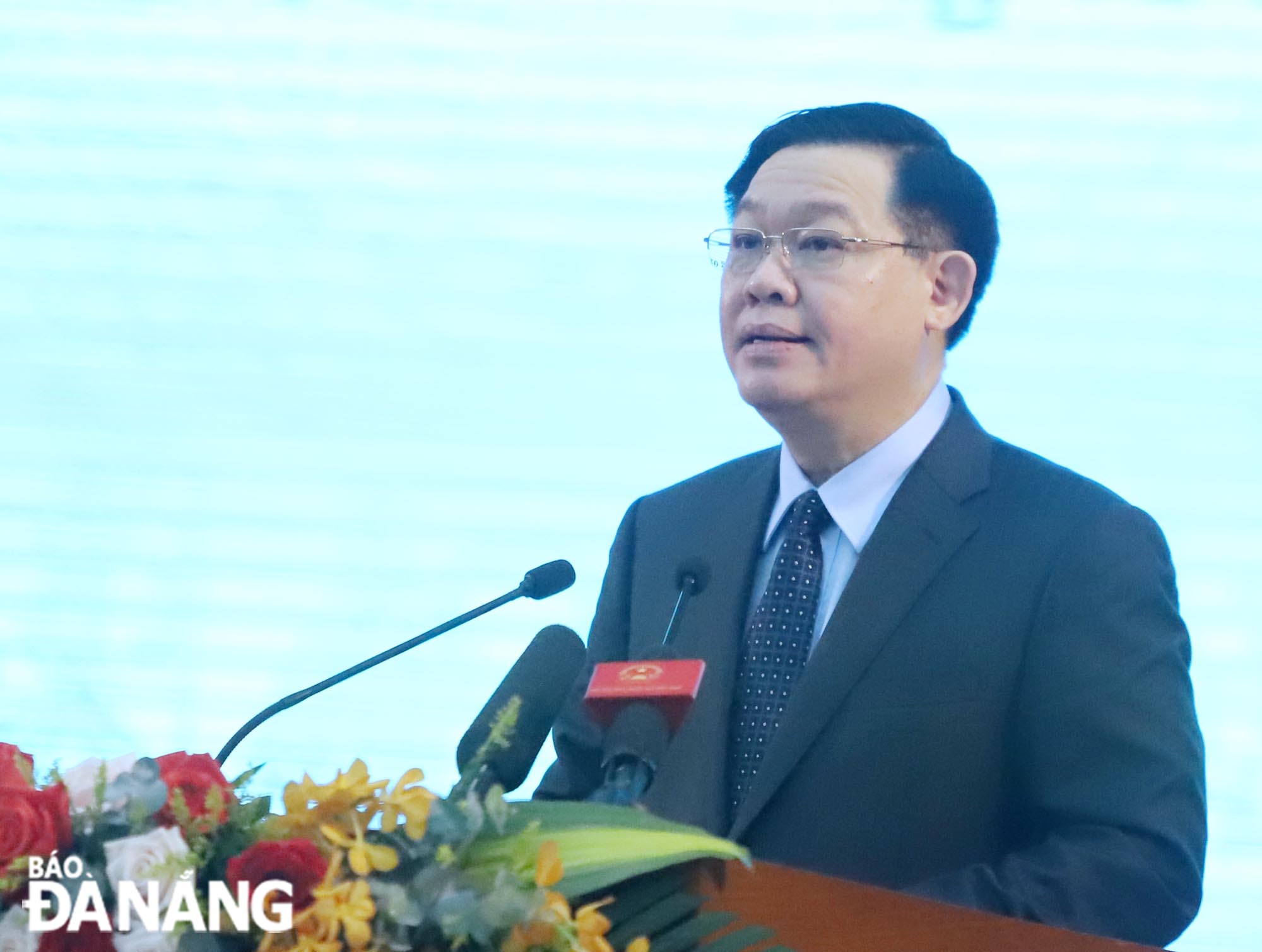 Chairman of the National Assembly Vuong Dinh Hue delivering his opening speech