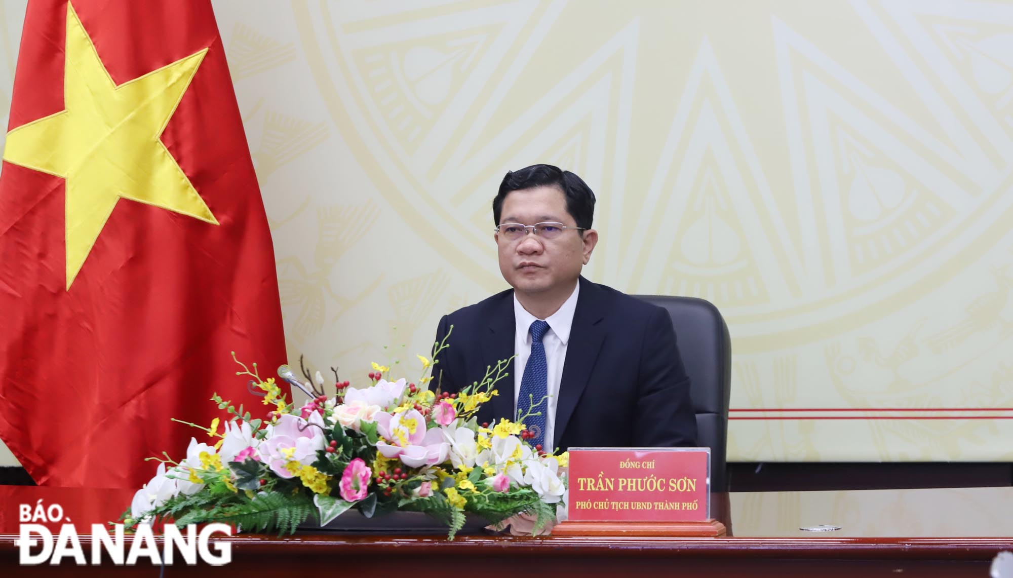 Da Nang People’s Committee Vice Chairman Tran Phuoc Son chaired and delivered a congratulatory speech on 72 years of establishing Viet Nam-China diplomatic ties. Photo: NGOC PHU