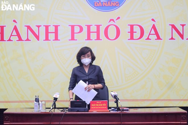  Phó Chủ tịch UBND thành phố Ngô Thị Kim Yến phát biểu chỉ đạo tại cuộc họp phòng, chống Covidd-19 chiều 20-1. Ảnh: PHAN CHUNG