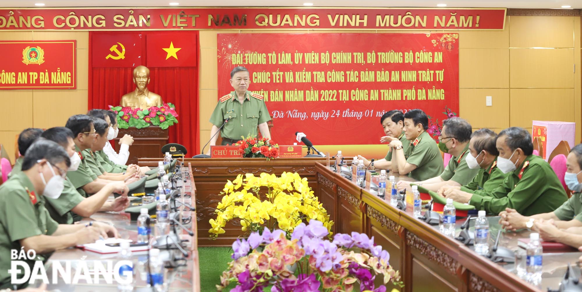 General To Lam delivers a directive speech during his visit to the Da Nang Department of Police, January 25, 2022. Photo: NGOC PHU