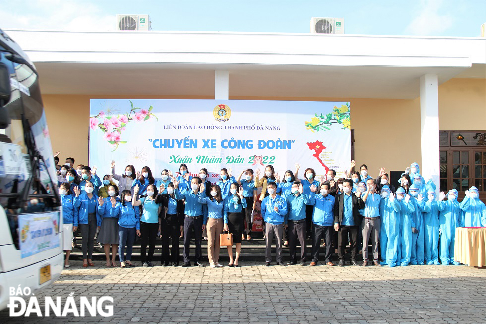 The leaders of the Da Nang Trade Union’s chapters at all levels see off their employees. Goodbye beloved Da Nang. See you again!