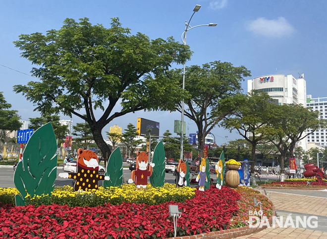 The ‘family of tigers’ welcoming in the Lunar New Year 2022. Photo: HOA BINH