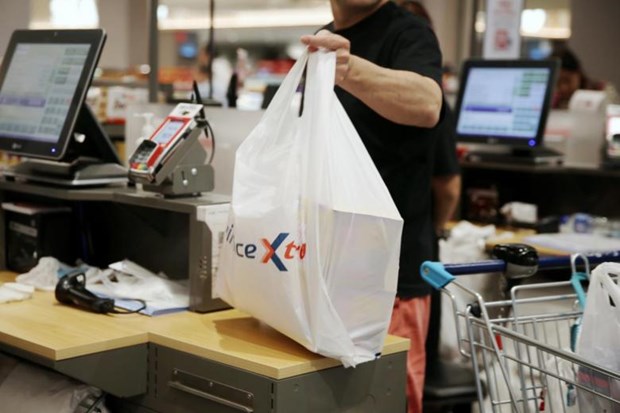 Singapore to charge shoppers for plastic bags in 2023  (Photo: https://www.straitstimes.com/)