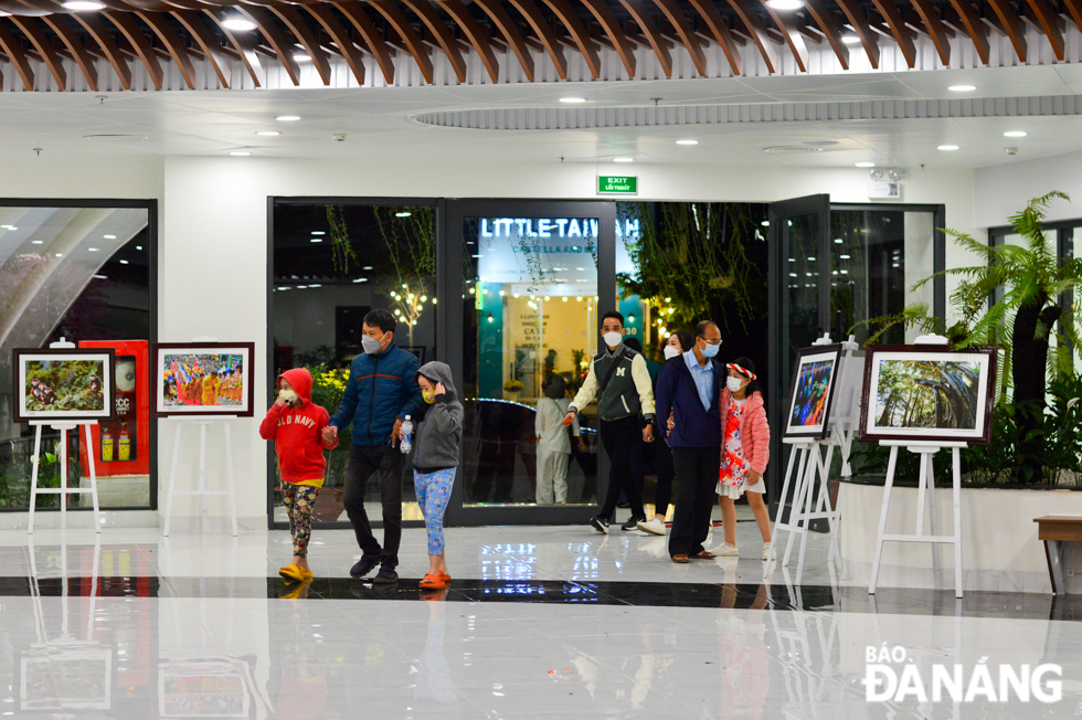 A photo exhibition entitled 'Hai Chau - 25 Years of Growth and Development Aspirations' is taking place at the lobby of the expanded APEC Sculpture Garden till February 15.