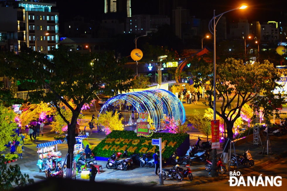 The eastern bank of the Han River became more vibrant and bustling than ever before with many exciting cultural activities to ring in Lunar New Year's Eve.