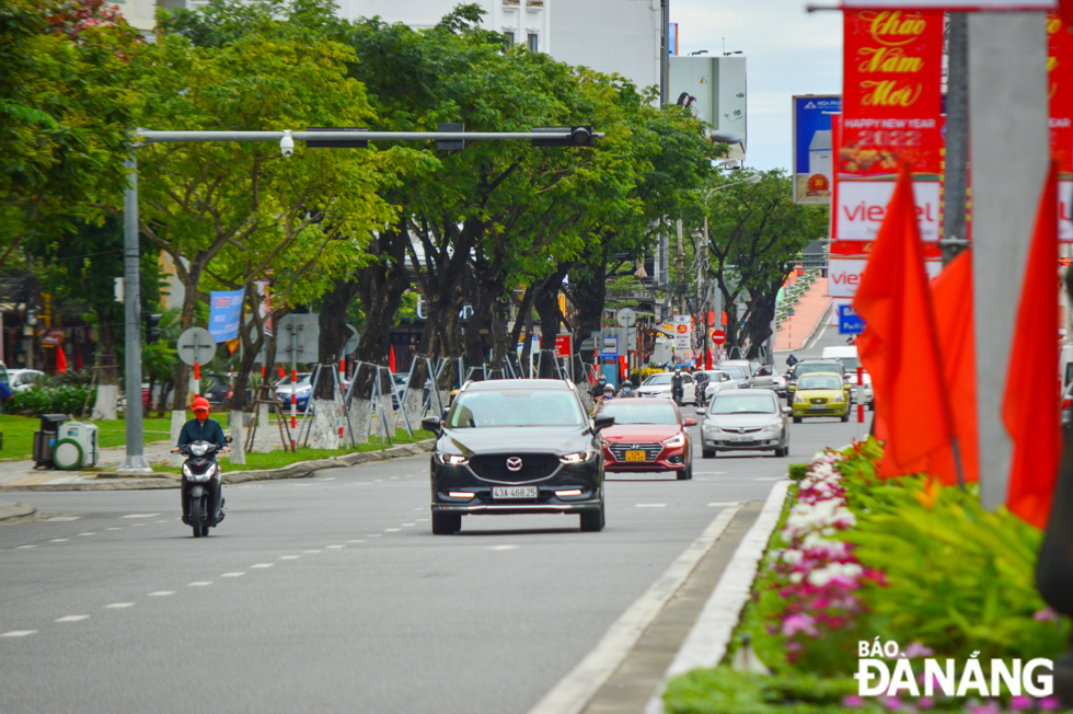 Under the chilly weather, a lot of Da Nang residents made their spring their travel with their family members and friends.