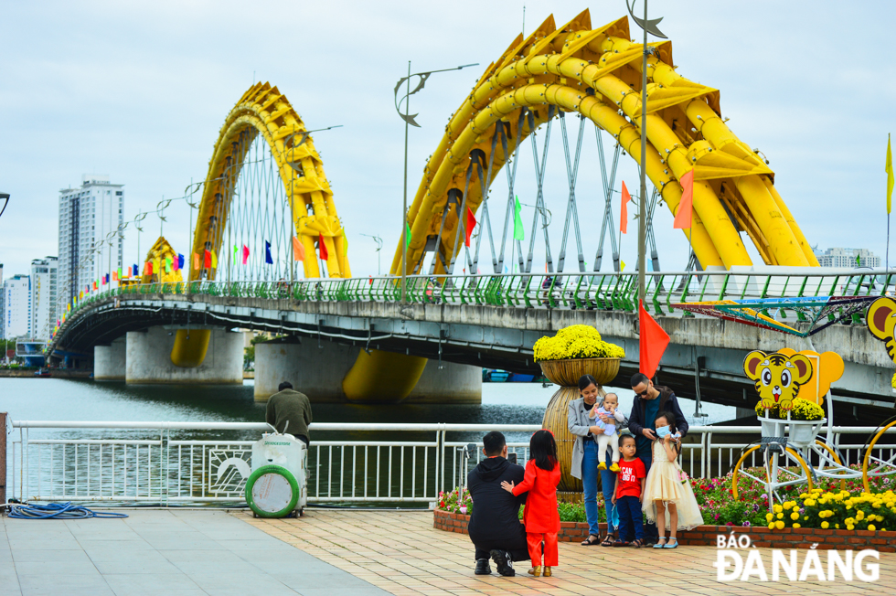 Tet is the time for family members to gather together.