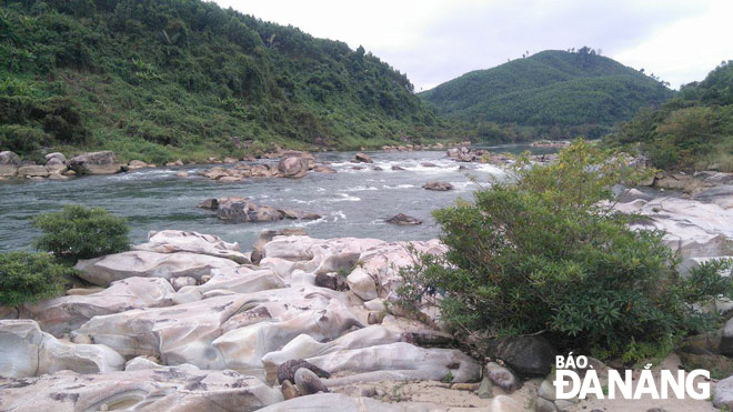 Một đoạn thác thượng nguồn sông Vu Gia - Thu Bồn, thuộc xã Phước Gia, huyện Hiệp Đức, tỉnh Quảng Nam, nơi trước đây có rất nhiều cá chiên.