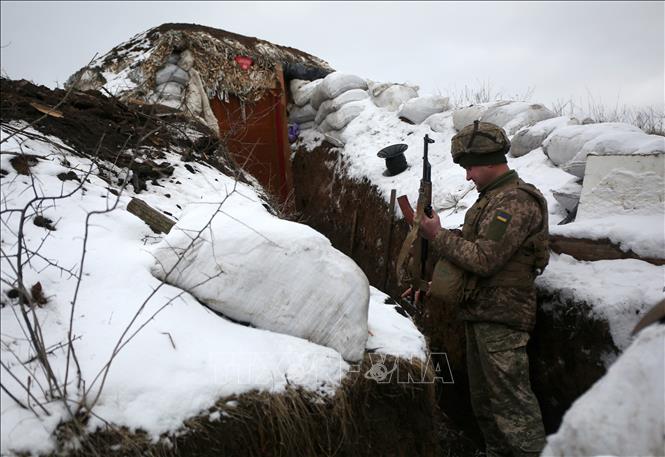 Binh sĩ Ukraine tại khu vực xung đột với lực lượng li khai ở Gorlivka, miền Đông Lugansk. Ảnh: AFP/TTXVN