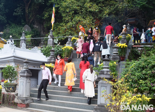 Visitors to the Marble Mountains Tourist Area 