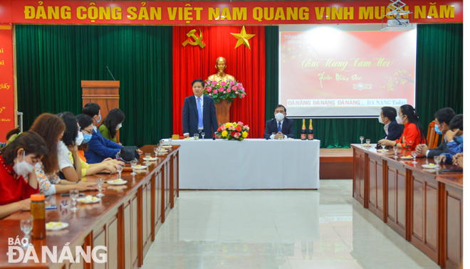 Standing Deputy Secretary of the City Party Committee Luong Nguyen Minh Triet delivered a speech and congratulated Da Nang Newspaper on the occasion of the Lunar New Year 2022. Photo: SPRING SON 