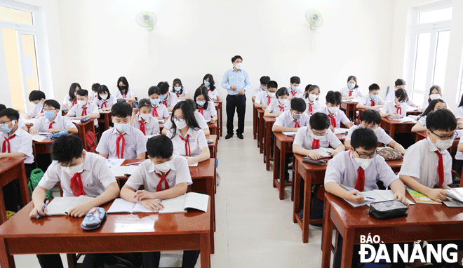 Students in year 7 from Nguyen Hue Junior High School are on first day of return to classes. Photo: NGOC HA