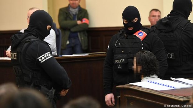 Tòa án Pháp đã bắt đầu phiên thẩm vấn đối tượng Salah Abdeslam.(Nguồn: DW)