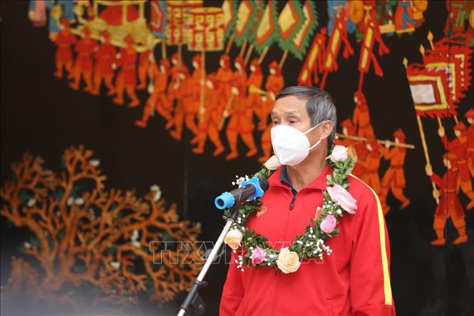 HLV trưởng Đội tuyển bóng đá nữ Việt Nam Mai Đức Chung phát biểu tại lễ đón. Ảnh: Minh Quyết/TTXVN