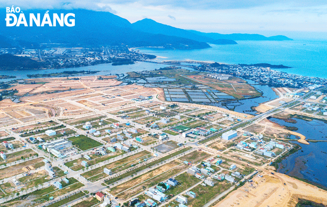 In 2022, Da Nang is focusing on fully tap the potential of land resources to create momentum for its economic development. Here is a scene of the Golden Hills Ecological Urban Area project whose difficulties was effectively solved in 2021. Photo: PV