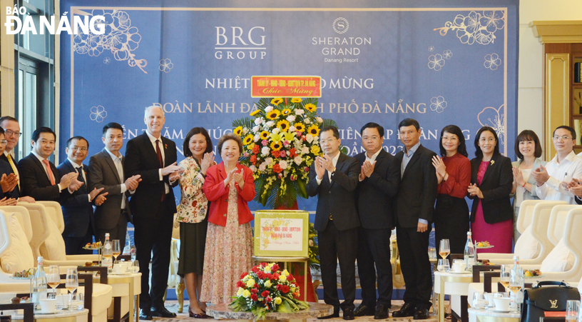 Bí thư Thành ủy Nguyễn Văn Quảng cùng đoàn công tác đến thăm, chúc Tết Công ty CP biệt thự và khách sạn Biển Đông Phương.