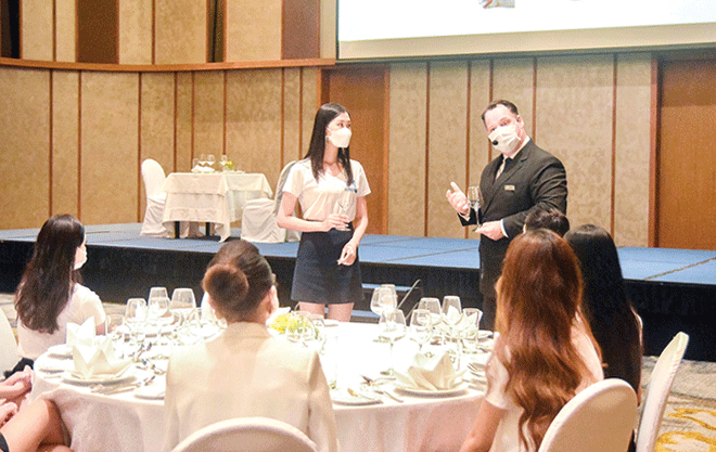 Tourism businesses across Da Nang are on track of reinventing themselves in adaption to 'new normal' to quickly recover in 2022. IN THE PHOTO: A training session organised by the IBH Training Academy under the Bac My An Tourist Area JSC in Ngu Hanh Son District . (Photo courtesy of the Academy)