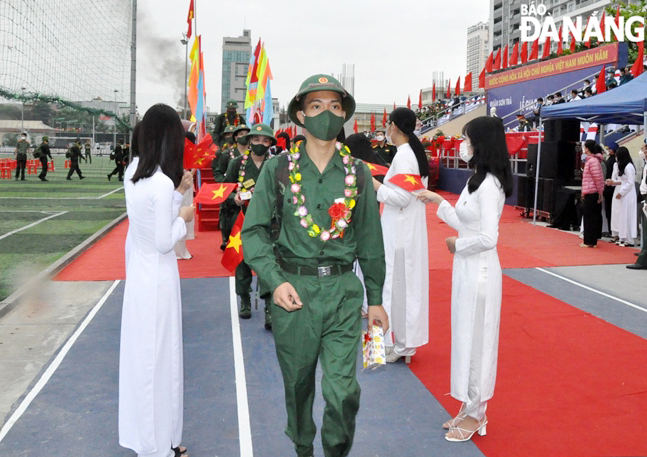 Son Tra District’s recruits early join in the army. Photo: LE HUNG