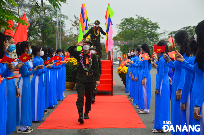 New recruits walking over the ‘Vinh Quang’ (Glory) Bridge Photo: XUAN SON