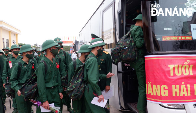 217 elite young men Thanh Khe District register to join the army. Photo: PHAN CHUNG