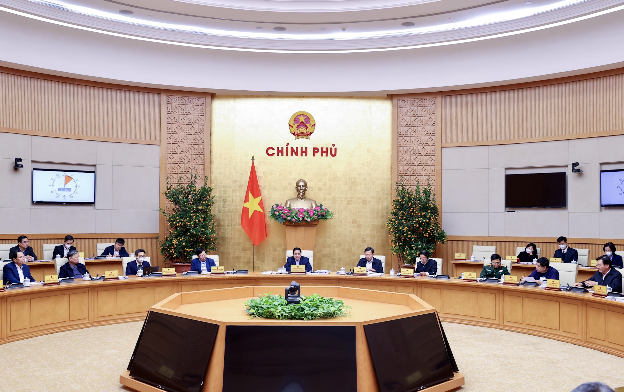Thủ tướng Phạm Minh Chính chủ trì phiên họp Chính phủ chuyên đề xây dựng pháp luật tháng 2/2022. Ảnh: VGP/Nhật Bắc