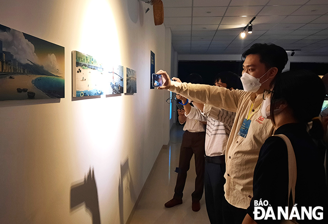 Ban tổ chức sử dụng các hình thức nghệ thuật từ truyền thống đến hiện đại, từ thủ công đến công nghệ để đa dạng hóa trải nghiệm của người xem triển lãm.
