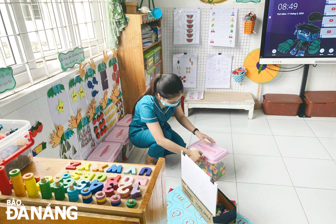 Teachers of Binh Minh Kindergarten have cleaned the school since February 17 to welcome children back to study. Photo: NGOC HA