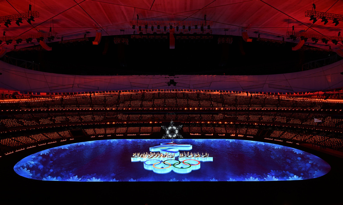 Sân vận động quốc gia rực rỡ sắc màu tại lễ bế mạc Thế vận hội mùa đông Olympic Bắc Kinh 2022. Ảnh: Tân Hoa xã