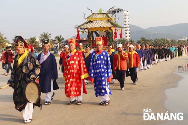 The annual Fish Worshiping Festival is considered an important traditional event for coastal fishermen and can be upgraded to one of the most typical festival in Da Nang. Here is a scene from the Son Tra District Fish Worshiping Festival held in February, 2019. Photo: NGOC HA