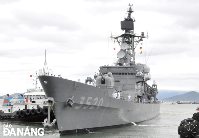 The training ship Hatakaze of the Japan Maritime Self-Defense Force docked at Tien Sa Port on Thursday morning. Photo: LE HUNG