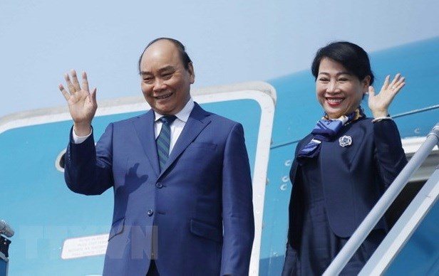 President Nguyen Xuan Phuc and his spouse left Hanoi on February 24 afternoon for a State visit to Singapore. (Photo: VNA)