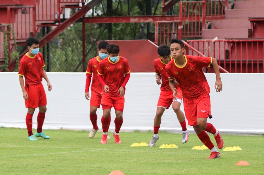 •       Trận đấu giữa U23 Việt Nam với U23 Thái Lan tại chung kết giải U23 Đông Nam Á 2022 sẽ diễn ra vào lúc 19 giờ 30 phút tối nay (26-2) và được phát trực tiếp trên kênh sóng FPT Play, VTV6. (Ảnh: VFF)