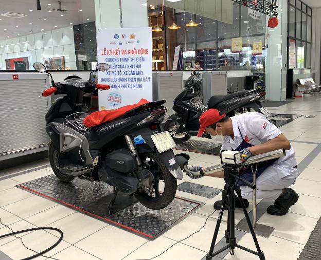 an estimated 3,000 vehicles that have been on the roads for more than five years will have their missions measured at eight inspection stations in the districts of Ngu Hanh Son, Cam Le, Hai Chau and Thanh Khe.