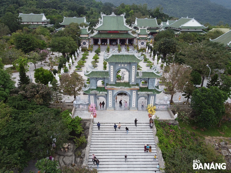 The Linh Ung Pagoda located on the Son Tra Peninsula attracts significant numbers of local residents and tourists.