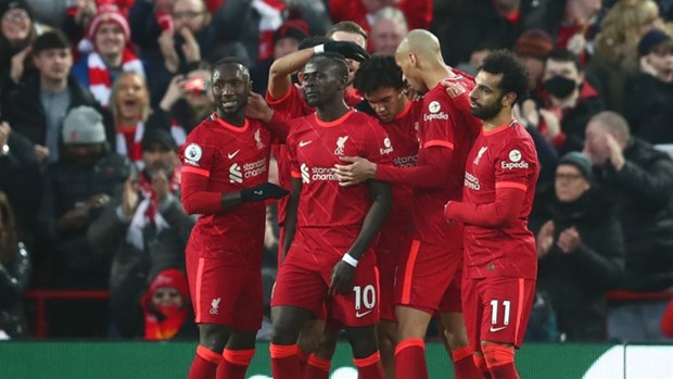 Liverpool chỉ còn kém Man City 3 điểm, Chelsea thắng 'hủy diệt'