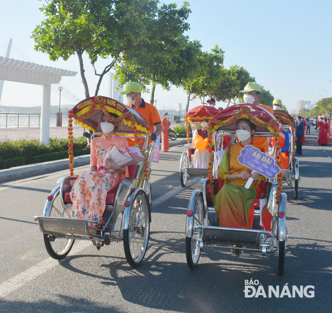 Cyclo parade featuring young women wearing ‘ao dai’ along some downtown streets. Photo: LE VAN THOM