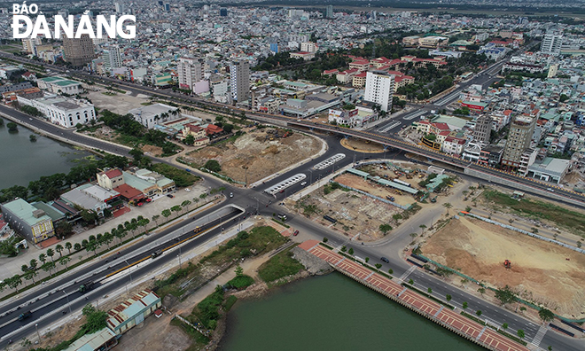 The traffic infrastructure upgrade project at western end of Tran Thi Ly Bridge is viewed from above. Photo: TRIEU TUNG