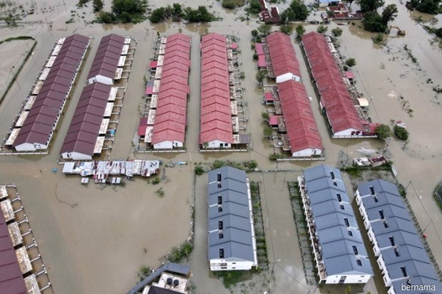 Houses are inundated by floodwaters in Kelantan (Photo: Bernama)