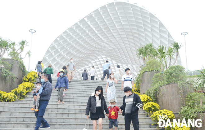 The APEC Sculpture Park is one of the best places to visit in Da Nang, and it is crowded with locals and tourists. Photo: THU HA