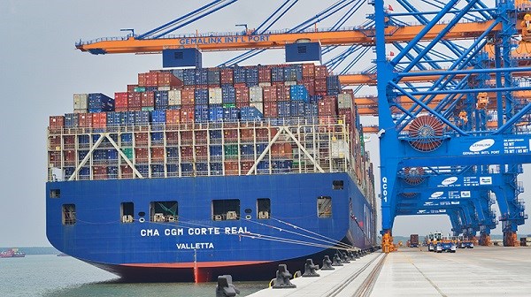 A CMA-CGM's cargo ship at Germanlink Int'l Port in Ba Ria-Vung Tau province. (Photo: baochinhphu.vn)