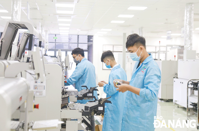 Engineers working at the Trung Nam Electronics Manufacturing Services JSC located in the Da Nang Hi-Tech Park in Hoa Vang District. Photo: M.QUE