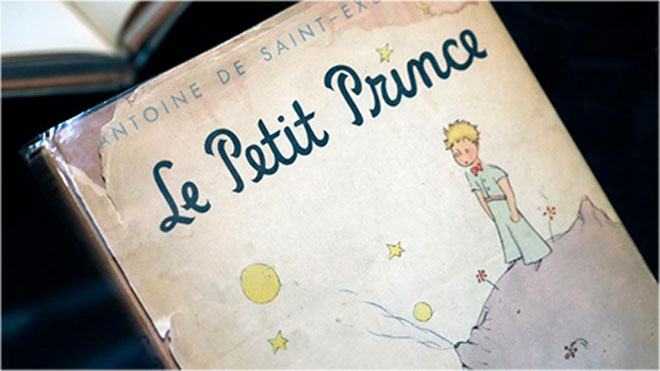 Bản tiếng Pháp của Hoàng tử bé được trưng bày tại Bảo tàng Nghệ thuật Trang trí ở Paris. Ảnh: Euro 24
